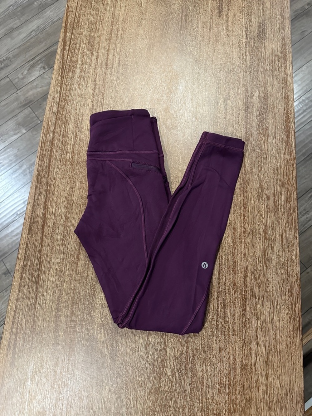 GUC lululemon athletica Womens size 6 Plum Leggings w/pockets (flaw)